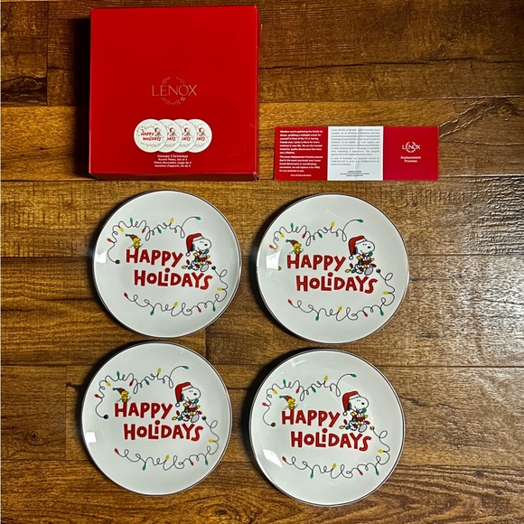 Lenox ~ Poreclain Christmas Snoopy ~ White W/ Multi-Colors Set of 4 Plates ~New - Picture 3 of 15
